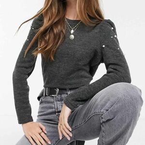 JDY /Jaqueline de Yong sweater with puff pearl sleeves